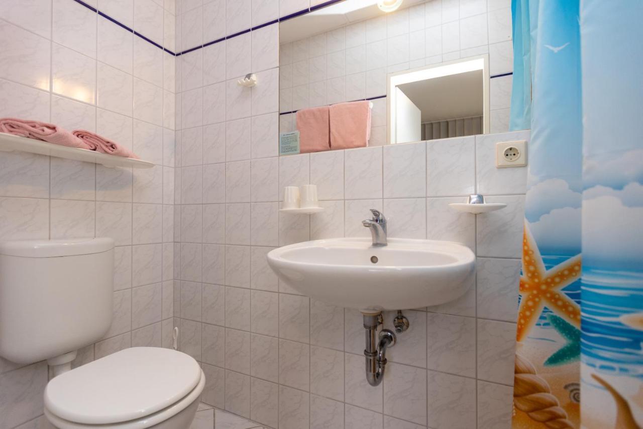 Pension Zum Lindeneck Lübz Exteriör bild