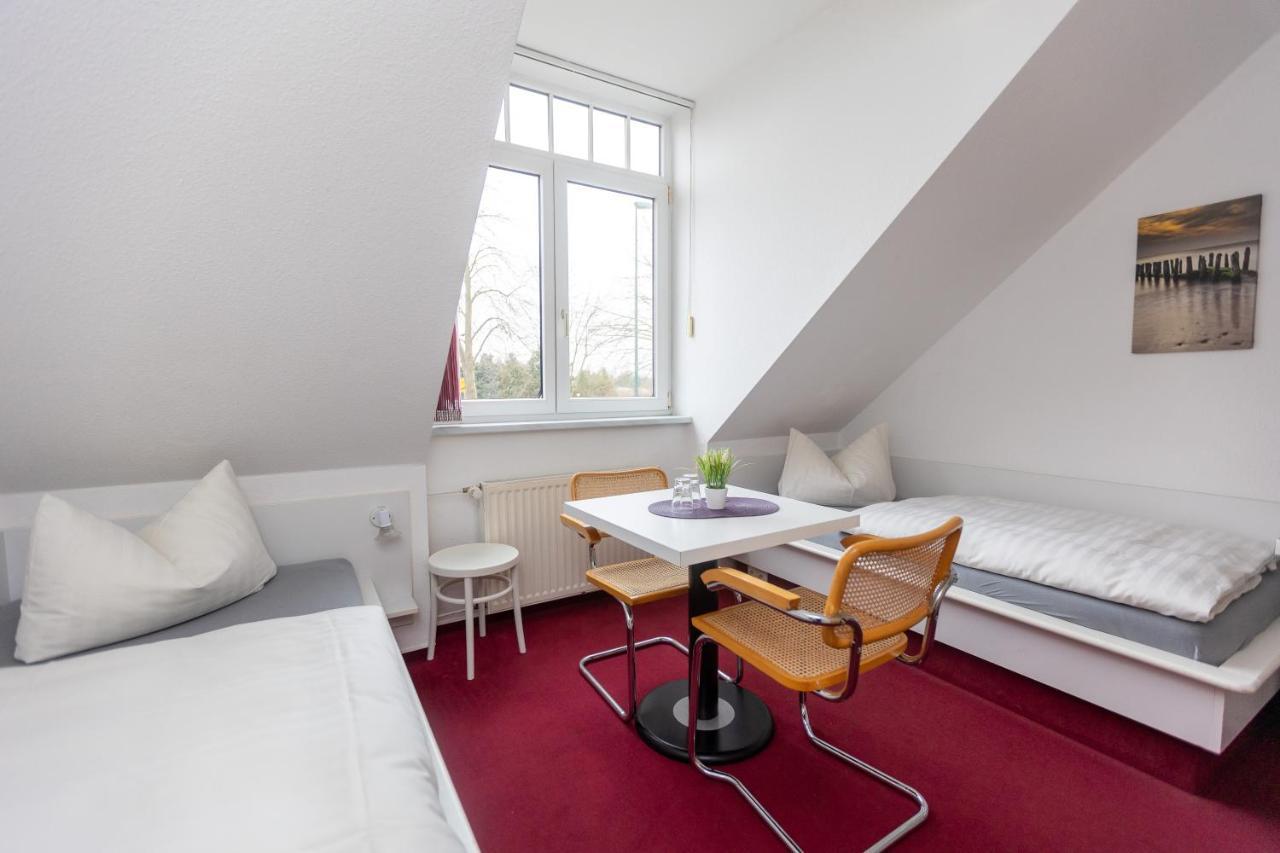 Pension Zum Lindeneck Lübz Exteriör bild