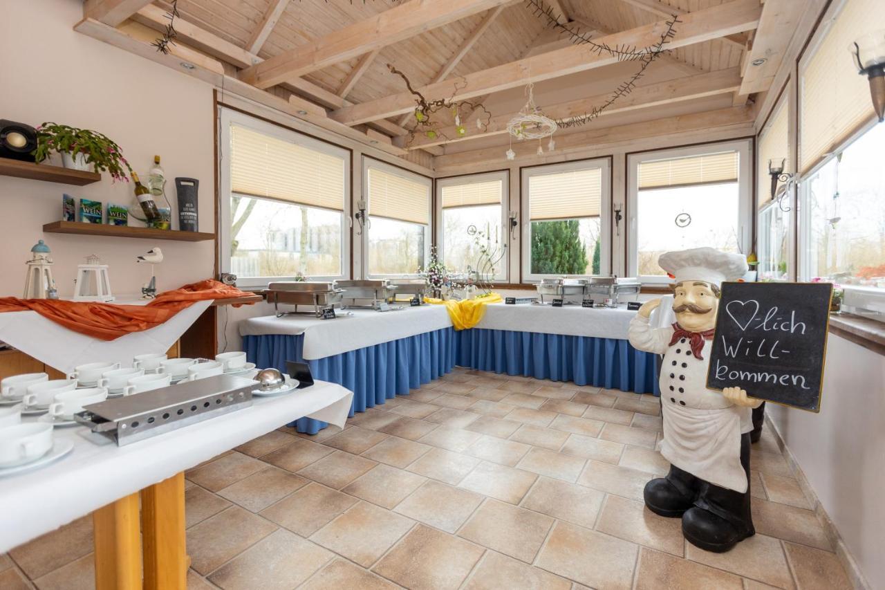 Pension Zum Lindeneck Lübz Exteriör bild